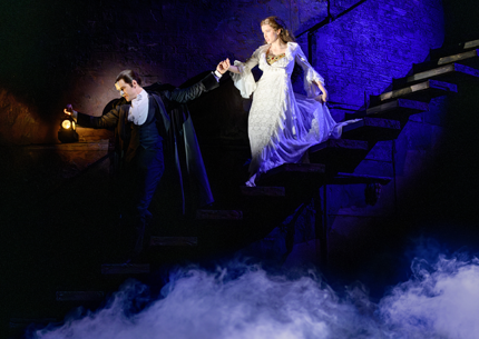 Anton Zetterholm (Das Phantom) und Lisanne Clémence Veeneman (Christine Daaé)