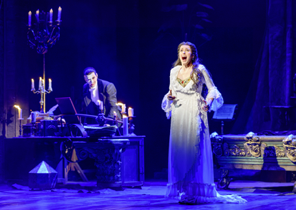 Anton Zetterholm (Das Phantom) und Lisanne Clémence Veeneman (Christine Daaé)