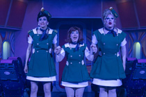 BEATLES AN BORD – ein Comedy Musical