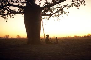 King George (David Gulpilil) und Nullah (Brandon Walters)