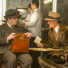 Josh Gad (Hector MacQueen) und Johnny Depp (Edward Ratchett)