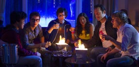 Lyle (Josh Brener), Neha (Tiya Sircar), Billy (Vince Vaughn) und Nick (Owen Wilson)