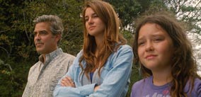 Matt King (George Clooney), Alexandra (Shailene Woodley) und Scottie (Amara Miller)