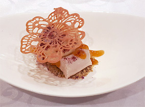Rosen Dessert in Etappen – von Rose bis Hagebutte
