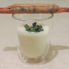 herzhafte Krenschaumsuppe (Meerrettichschaumsuppe) mit knusprigen Blunzenstangerl (Blutwurststangerl) – cremig & pikant zugleich!