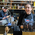 Cilia Kaeker (Geschäftsführerin La Cocina) und Christopher Koller (Chefkoch) beim Adventbrunch in der La Cocina.
