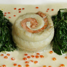 Seezungen-Lachsröllchen mit Bärlauch und Weißweinsauce mit Kaviar – ein leichter Genuss!