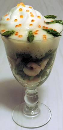 Spargel-Shrimps-Salat mit Spargel-Espuma
