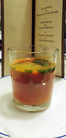 Zuppa pomodoro mit Mascarpone und Pesto genuese