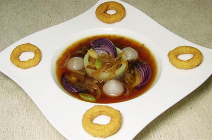 Zwiebelsuppe mit viererlei Zwiebeln