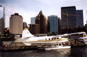 Wasserflugzeug & Skyline